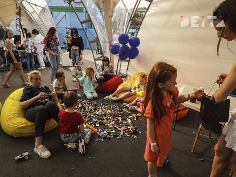 Фото-репортаж: Звезды России выступили на набережной Цесаревича: как прошел VK Fest во Владивостоке