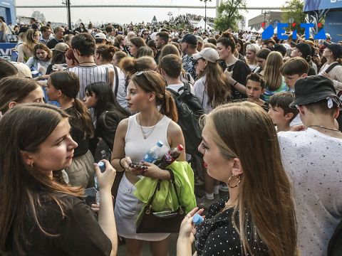 Фото-репортаж: Звезды России выступили на набережной Цесаревича: как прошел VK Fest во Владивостоке
