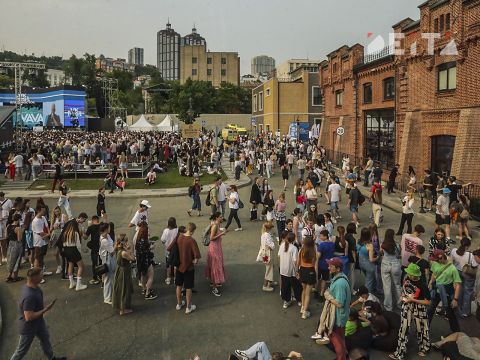 Фото-репортаж: Звезды России выступили на набережной Цесаревича: как прошел VK Fest во Владивостоке