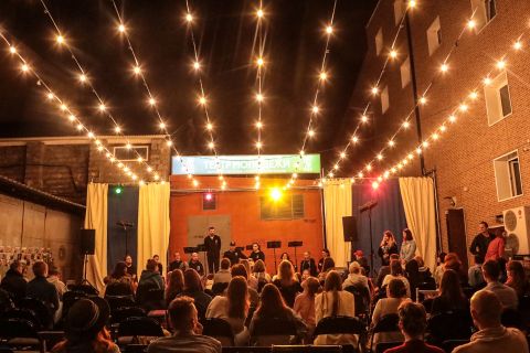 Фото-репортаж: Что может камень? Актёры вновь вышли читать под открытым небом