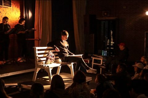 Фото-репортаж: Что может камень? Актёры вновь вышли читать под открытым небом