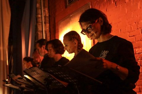 Фото-репортаж: Что может камень? Актёры вновь вышли читать под открытым небом