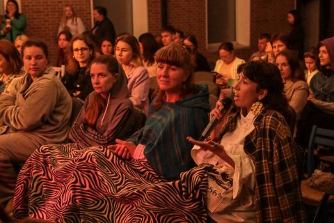 Фото-репортаж: Что может камень? Актёры вновь вышли читать под открытым небом