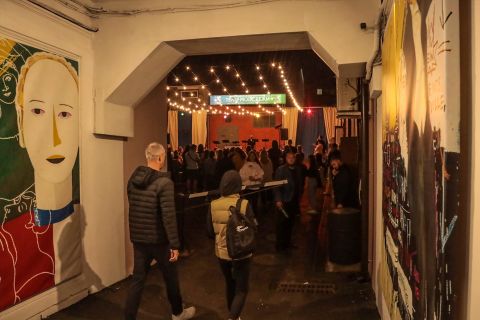 Фото-репортаж: Что может камень? Актёры вновь вышли читать под открытым небом