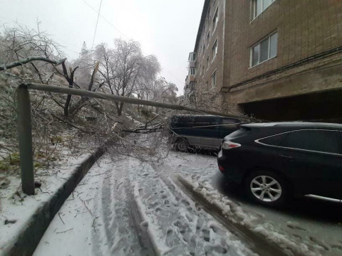 Фото-репортаж: Снегопад оставил часть Владивостока без света