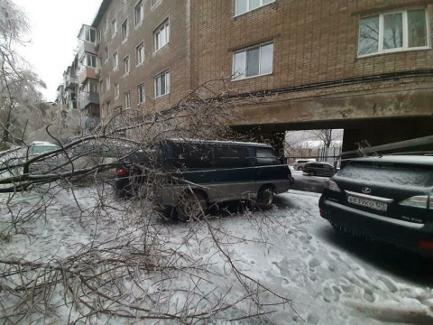 Фото-репортаж: Снегопад оставил часть Владивостока без света