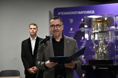 Фото-репортаж: Экспонирование Кубка Гагарина в Ледовом спорткомплексе "Восточный": Момент, который останется в сердцах навсегда