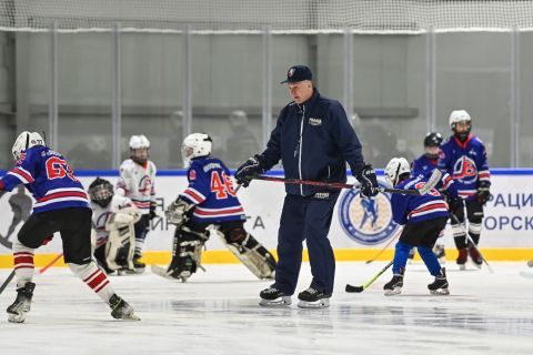 Фото-репортаж: Экспонирование Кубка Гагарина в Ледовом спорткомплексе "Восточный": Момент, который останется в сердцах навсегда