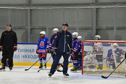 Фото-репортаж: Экспонирование Кубка Гагарина в Ледовом спорткомплексе "Восточный": Момент, который останется в сердцах навсегда