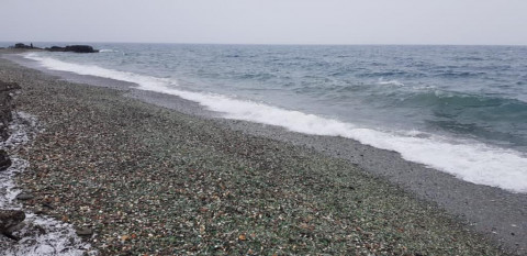 Фото-репортаж: Спасатели не нашли загрязнений в знаменитой бухте Стеклянной