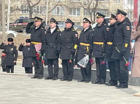 Фото-репортаж: День моряка – подводника отметили приморские юнармейцы