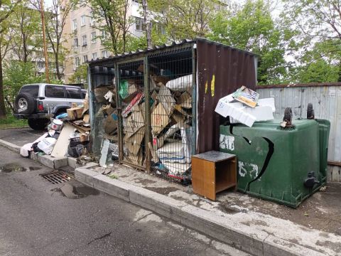 Фото-репортаж: Прокуратура взялась за мусорный коллапс Владивостока