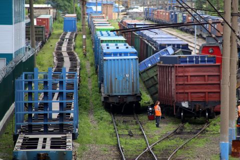 Фото-репортаж: Локомотив столкнулся с грузовым составом во Владивостоке (ОБНОВЛЕНО)