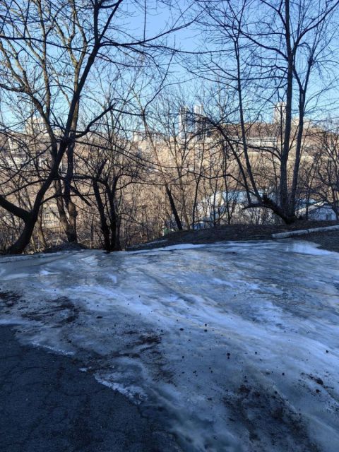 Фото-репортаж: Ещё одна поликлиника Владивостока стала недоступна для пациентов из-за обледенения