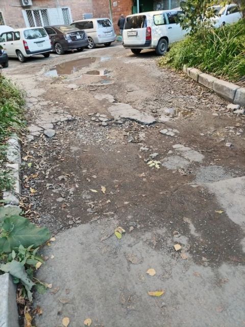 Фото-репортаж: УК бездействует, подвал тонет: аварию в многоквартирном доме отказались ликвидировать на выходных