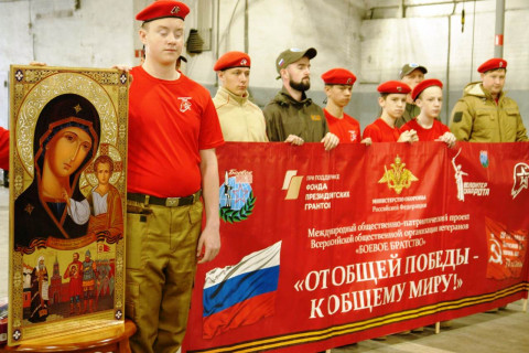 Фото-репортаж: Знамя Победы развернули еще в двух приморских городах