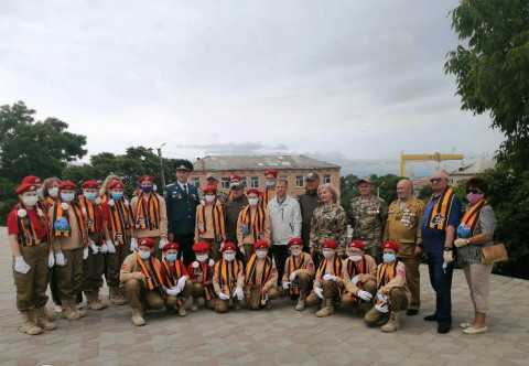 Фото-репортаж: Знамя Победы развернули еще в двух приморских городах