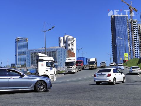 Фото-репортаж: Вынос портов решит проблему большегрузов: перевозчики оценили транспортный каркас Владивостока