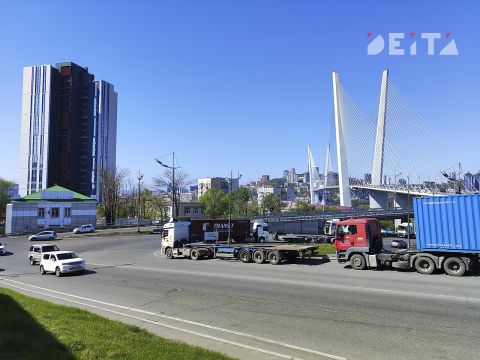 Фото-репортаж: Вынос портов решит проблему большегрузов: перевозчики оценили транспортный каркас Владивостока