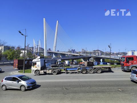 Фото-репортаж: Вынос портов решит проблему большегрузов: перевозчики оценили транспортный каркас Владивостока