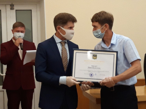 Фото-репортаж: Олег Кожемяко поблагодарил приморских волонтеров за работу в период эпидемии