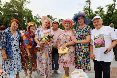 Фото-репортаж: Танцуют все: «Летние вечера 50+» вернулись в муниципалитеты Приморья