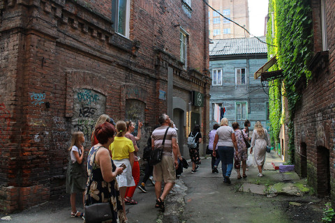 Фото-репортаж: Город как музей: историю узнают на прогулках