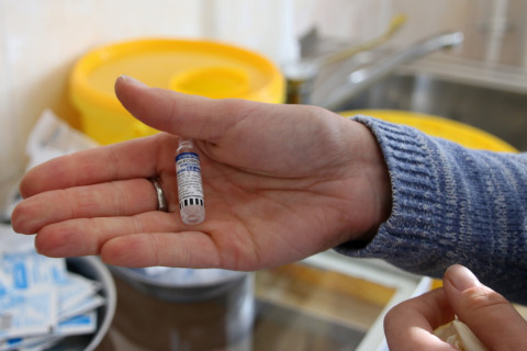 Фото-репортаж: Около пяти тысяч приморцев ежедневно вакцинируются от COVID-19