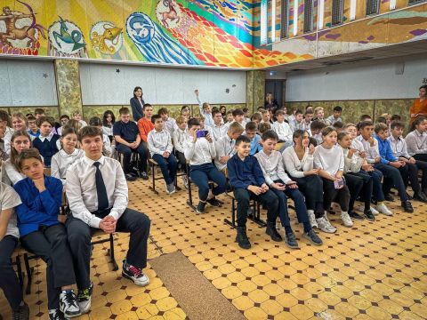 Фото-репортаж: Приморские школьники изучают химию опытным путём