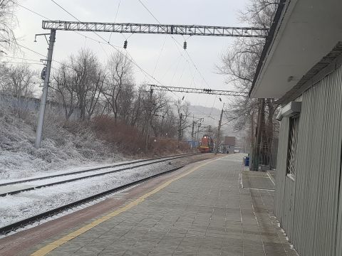 Фото-репортаж: Порывы на теплосетях во Владивостоке оставили людей без отопления и парализовали движение транспорта (ОБНОВЛЕНО)