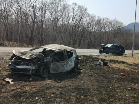 Фото-репортаж: ДТП в Приморье закончилось пожаром