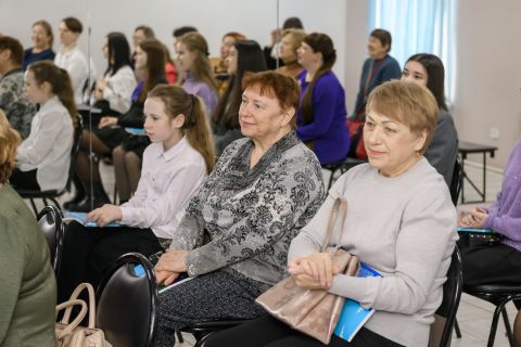 Фото-репортаж: «Мой Врангель – моё вдохновение!»: Фонд «Восточный Порт» презентовал новый альманах