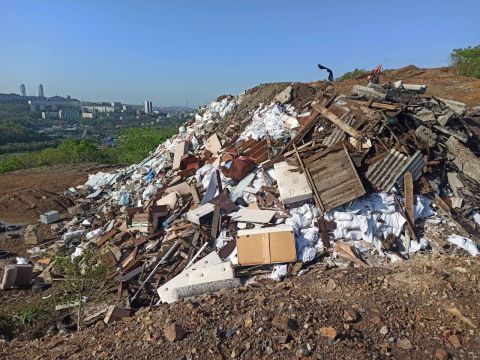 Фото-репортаж: Стихийная свалка вернулась на самую высокую сопку Владивостока