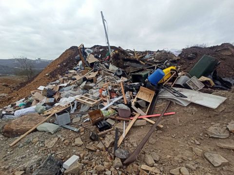 Фото-репортаж: Стихийная свалка вернулась на самую высокую сопку Владивостока