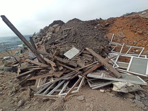 Фото-репортаж: Стихийная свалка вернулась на самую высокую сопку Владивостока