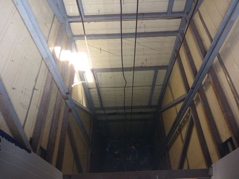 Фото-репортаж: "Инновация превратилась в помойку": во Владивостоке ветшает печально известный виадук