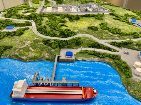 Фото-репортаж: НЗМУ завершает бетонирование гидротехнической части морского терминала