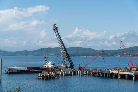 Фото-репортаж: НЗМУ завершает бетонирование гидротехнической части морского терминала