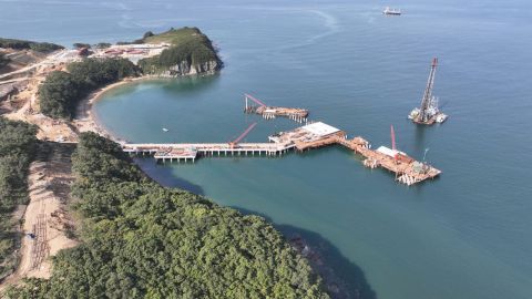 Фото-репортаж: НЗМУ завершает бетонирование гидротехнической части морского терминала