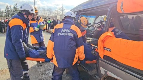 Фото-репортаж: Практические занятия для школьников и студентов провели специалисты экстренных служб