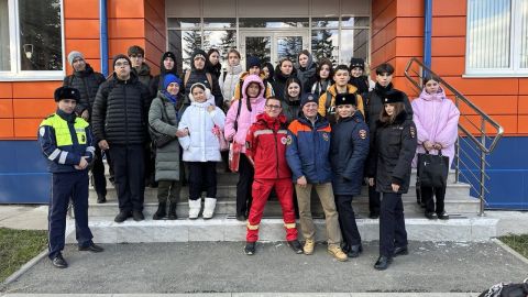 Фото-репортаж: Практические занятия для школьников и студентов провели специалисты экстренных служб