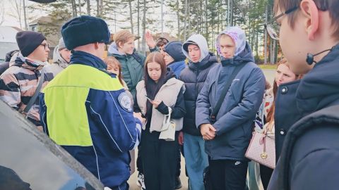 Фото-репортаж: Практические занятия для школьников и студентов провели специалисты экстренных служб