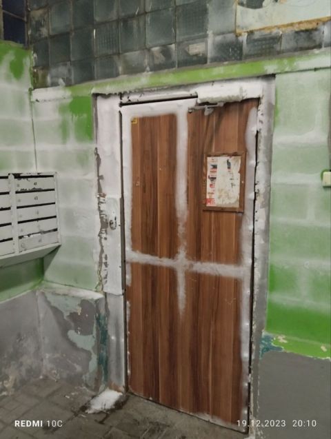 Фото-репортаж: "Ледниковый период" наступил в многоквартирном доме во Владивостоке