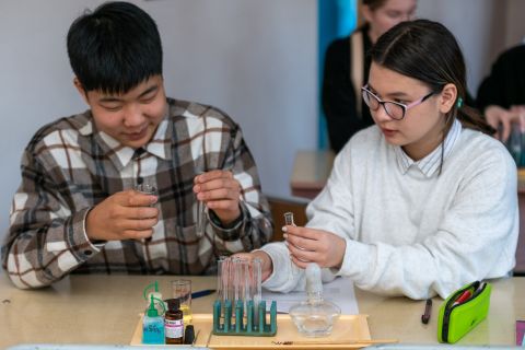 Фото-репортаж: Школьники Находки улучшают город необычными методами