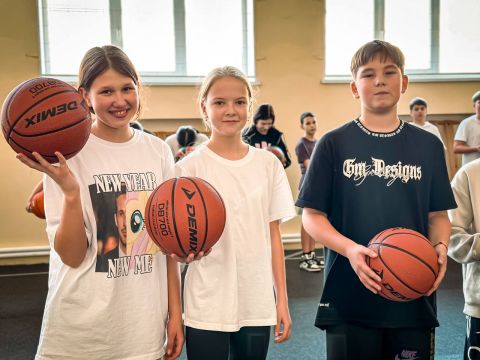 Фото-репортаж: НЗМУ помогает развивать баскетбол во Врангеле