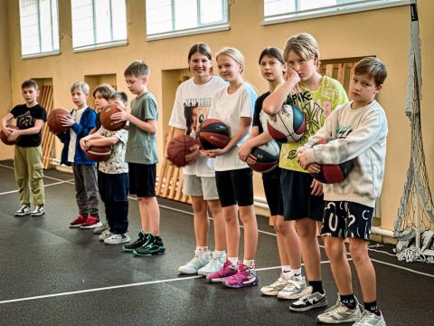 Фото-репортаж: НЗМУ помогает развивать баскетбол во Врангеле