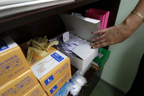 Фото-репортаж: Средства индивидуальной защиты доставляют в избирательные комиссии Приморья