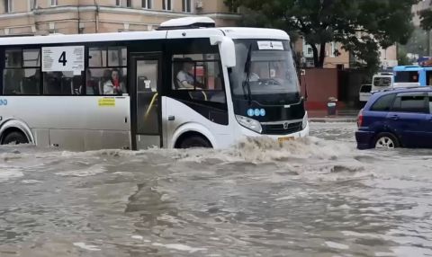 Фото-репортаж: Сильный ливень затопил Владивосток