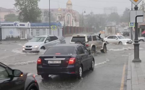 Фото-репортаж: Сильный ливень затопил Владивосток
