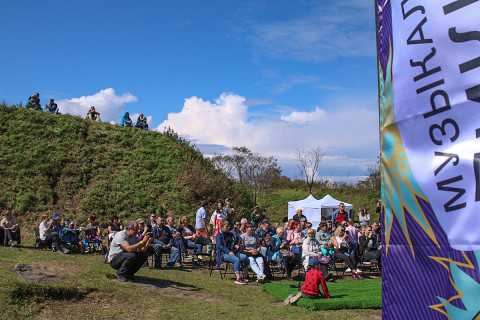 Фото-репортаж: Живая музыка и экскурсии: как прошел Музыкальный пикник на Владивостокской крепости